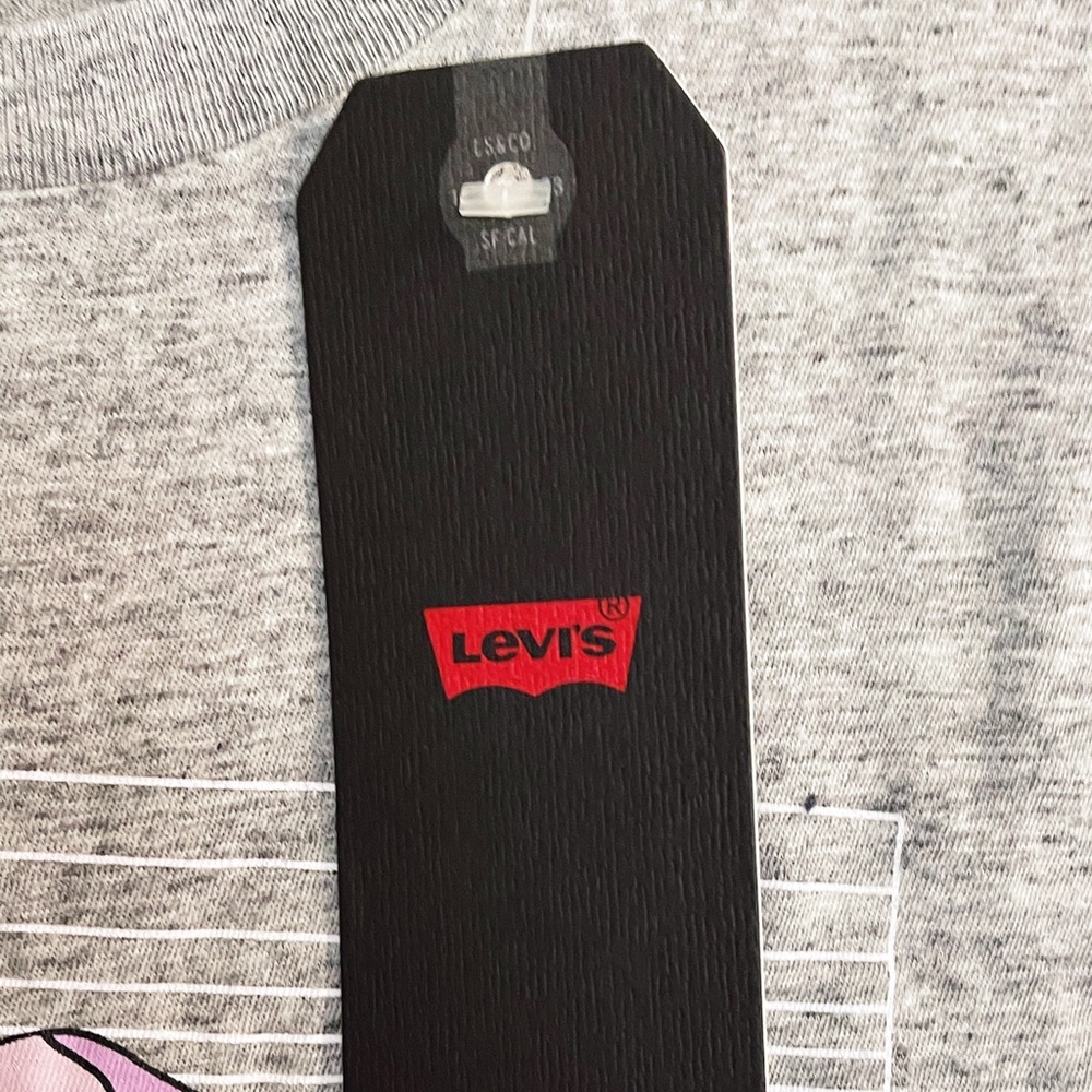 Levi’s Tee - Picture 2 of 2
